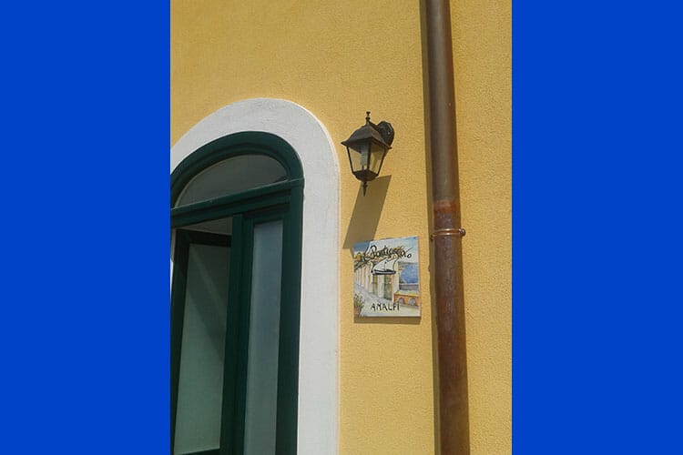 https://eraaw4i7j2p.exactdn.com/wp-content/uploads/2017/07/Il_Porticciolo_di_Amalfi_Coast_Room_Barchetta_02.jpg?strip=all&lossy=1&ssl=1