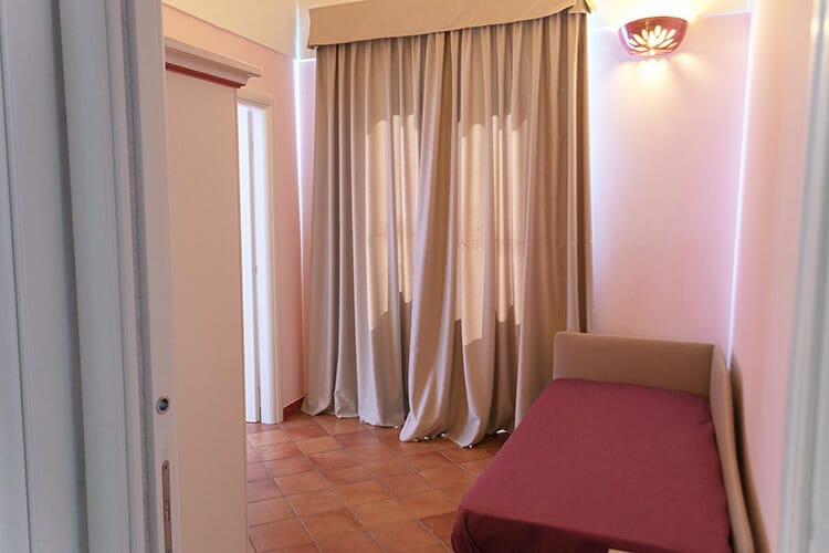 https://eraaw4i7j2p.exactdn.com/wp-content/uploads/2019/06/Il_Porticciolo_di_Amalfi_Coast_Room_Grecale_new3.jpg?strip=all&lossy=1&ssl=1
